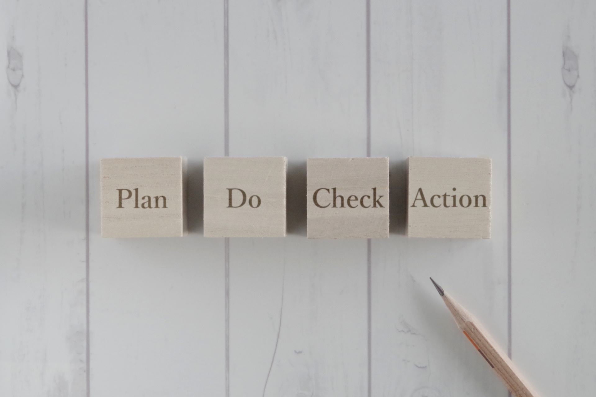 Plan Do Check Actionの文字が書かれた4つのブロック